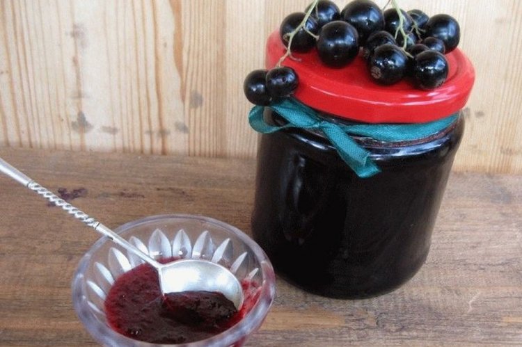 Желе из черной смородины и клубники без варки