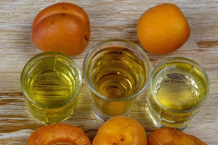 Настойка из абрикосов на самогоне