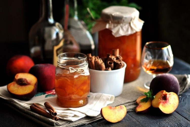 Варенье из нектаринов с корицей и коньяком