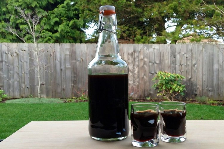 Вино из черники с гвоздикой и коньяком