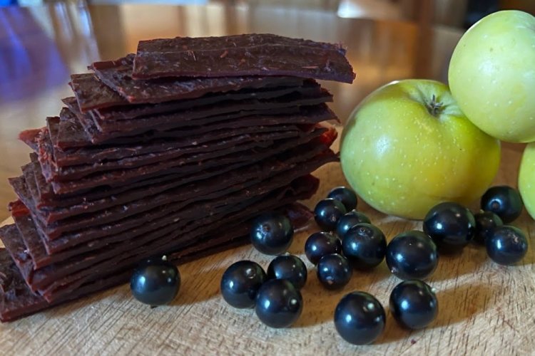 Пастила из яблок и черной смородины