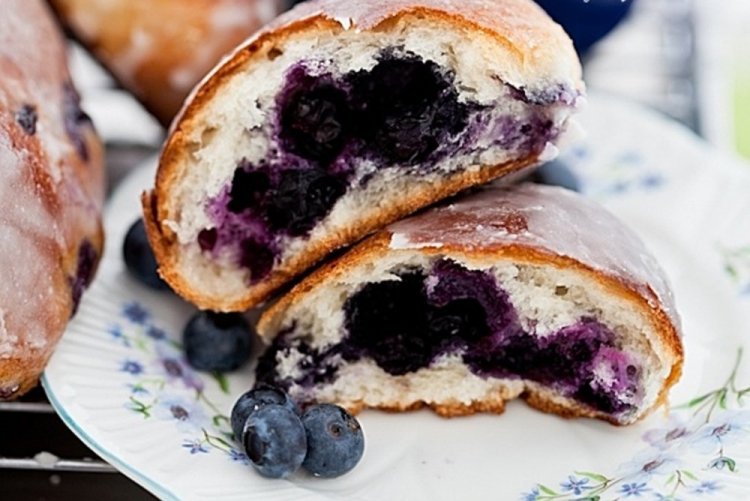 Пирожки с черникой и творогом