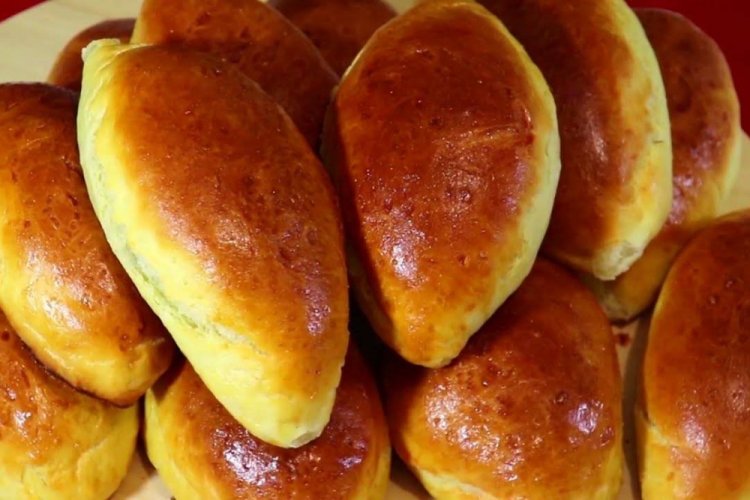 Пирожки на сметане с черникой