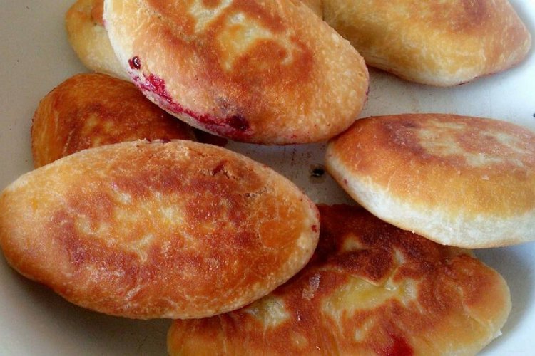 Пирожки на кефире с черникой