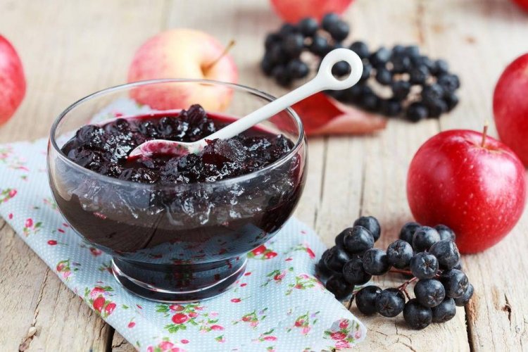 Повидло из яблок и черноплодной рябины