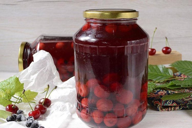 Компот из черники и вишни на зиму