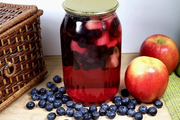 Чернично-яблочный компот на зиму