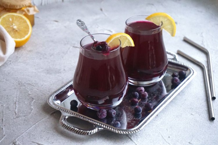 Компот из черники с лимоном