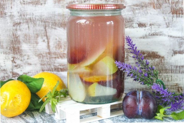 Компот из груши, сливы и лимона