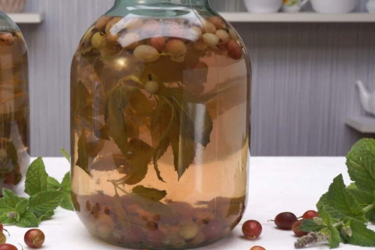 Компот Мохито из крыжовника с апельсином и мятой на зиму