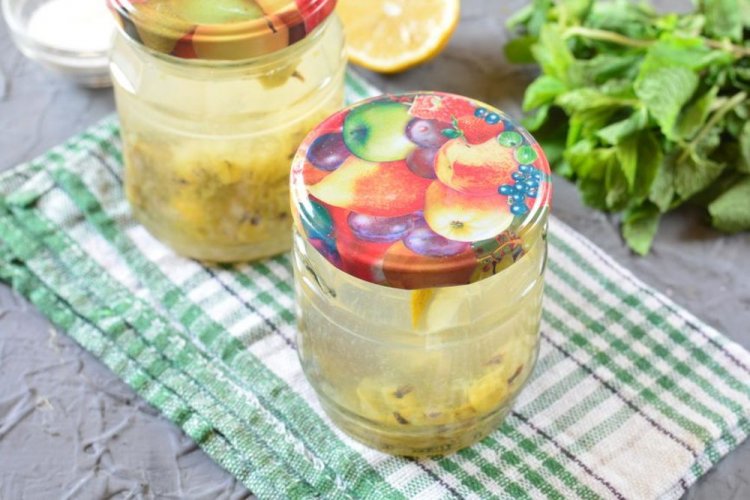 Компот с крыжовником, апельсинами и фруктозой