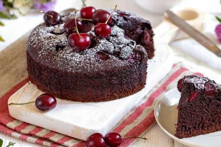Шоколадный заливной пирог с вишней