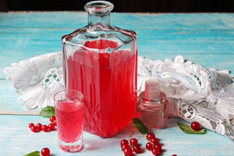 Наливка из красной смородины на спирте с водой
