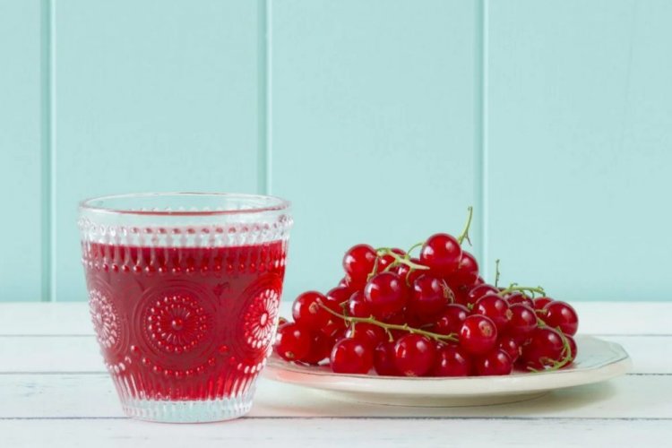 Наливка из красной смородины с корками апельсина