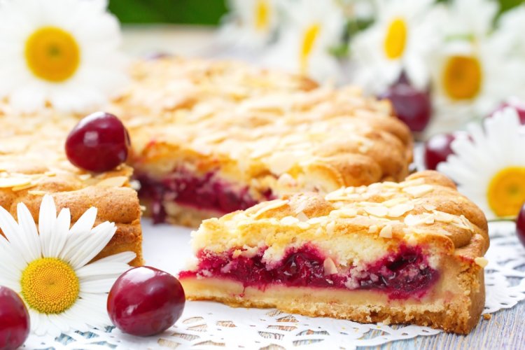 20 отличных рецептов заливных пирогов с ягодами