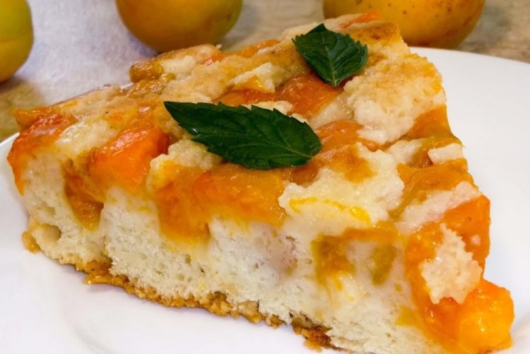 Заливной пирог с абрикосами на сливках