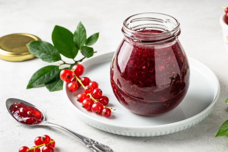 Красная смородина с кардамоном и лимонным соком