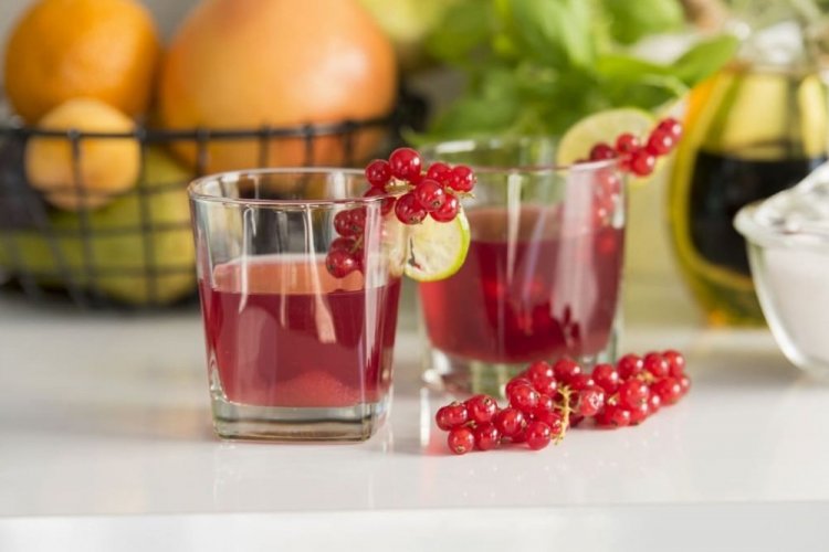 Летний компот из красной смородины с апельсином