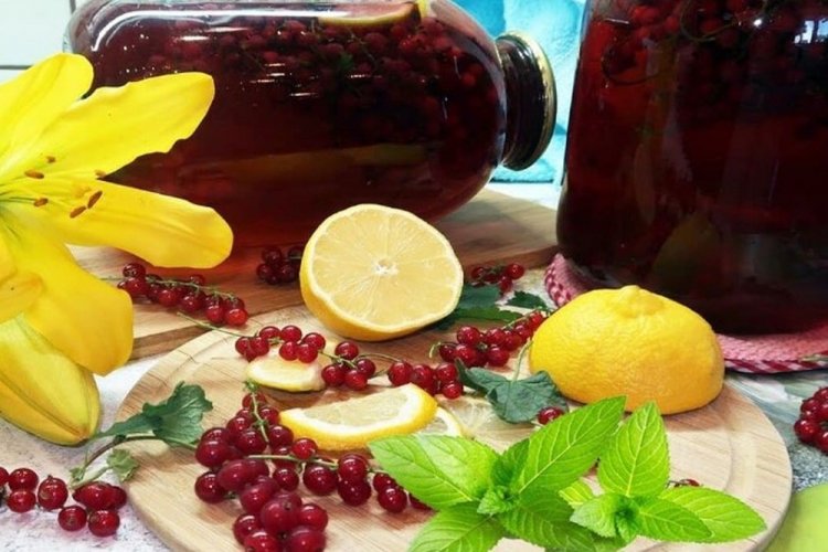 Компот из красной смородины с апельсином и лимоном