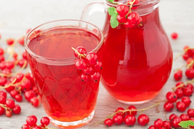 Компот из клюквы и красной смородины с апельсином