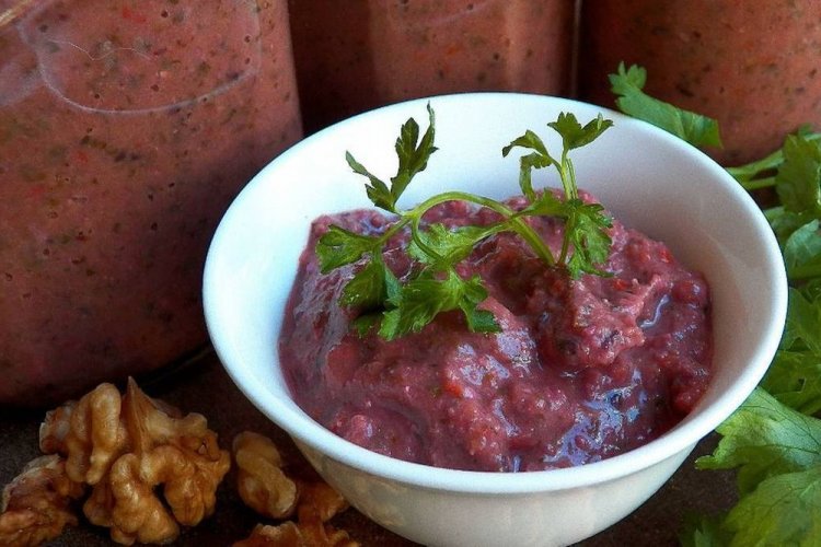 Соус к мясу из крыжовника и грецких орехов