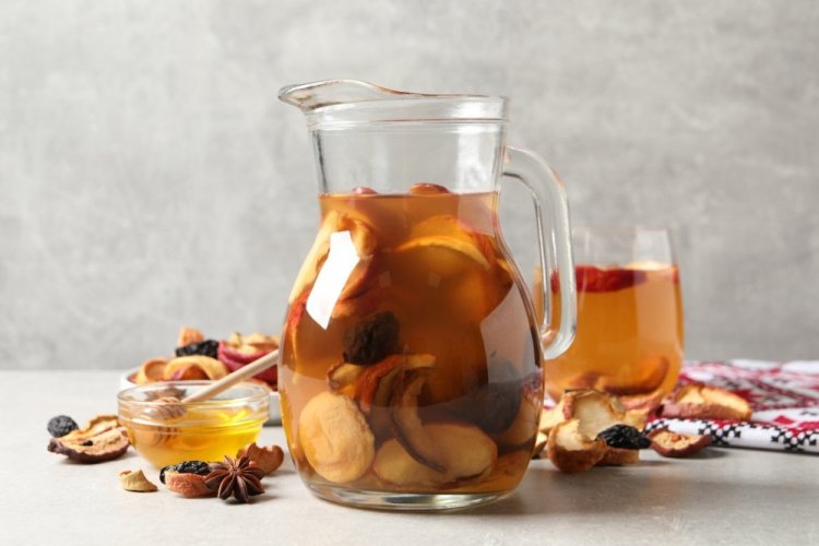 Компот из чернослива и сушеных яблок