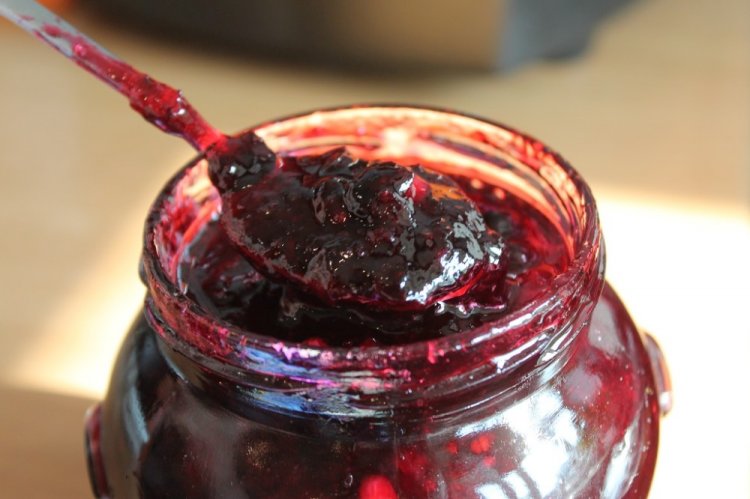 Варенье из ирги и красной смородины