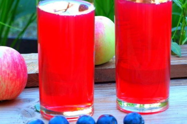 Компот из терна с ежевикой и мятой