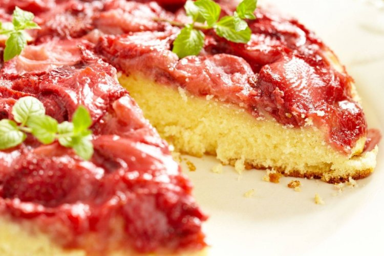 Пирог с земляникой в мультиварке