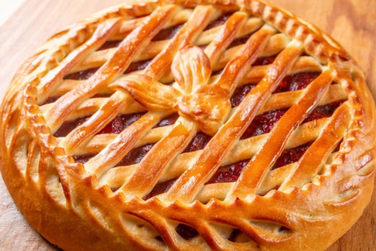 Дрожжевой пирог с земляникой