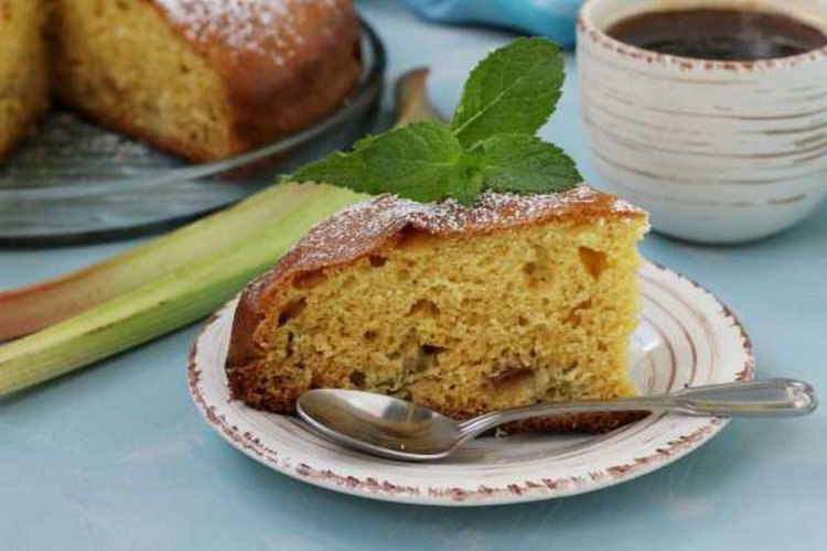 Медовый пирог с ревенем