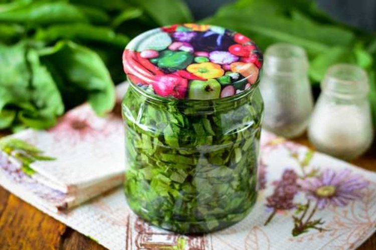 Маринованный базилик с уксусом и солью