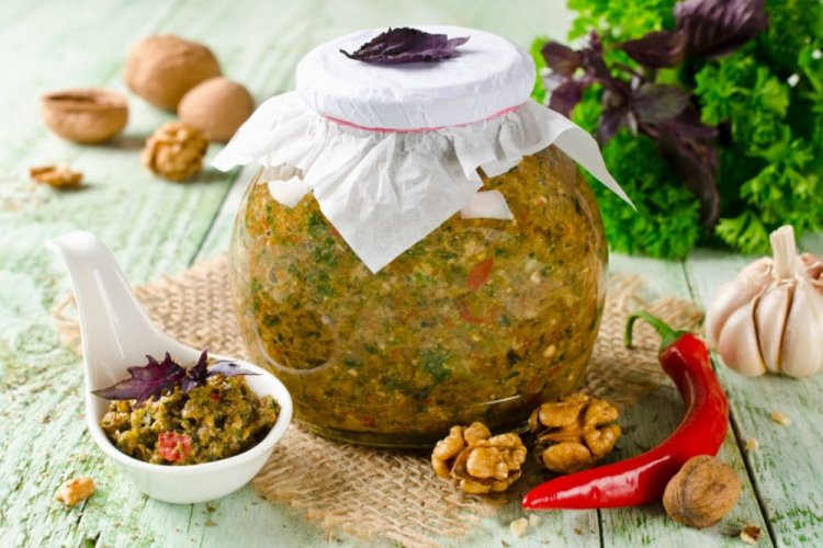 Ореховая аджика с базиликом без варки