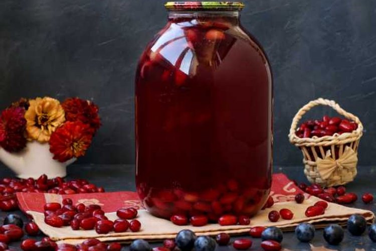 Компот из терна и кизила без стерилизации