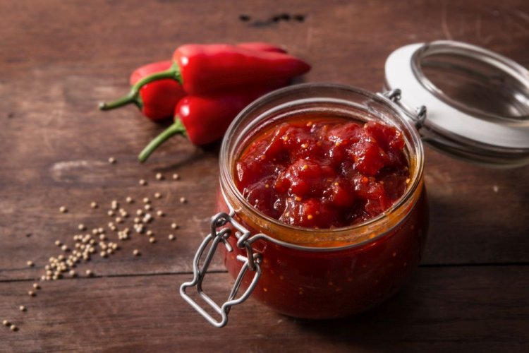 Пряный соус из помидоров, острого перца, горчицы и специй