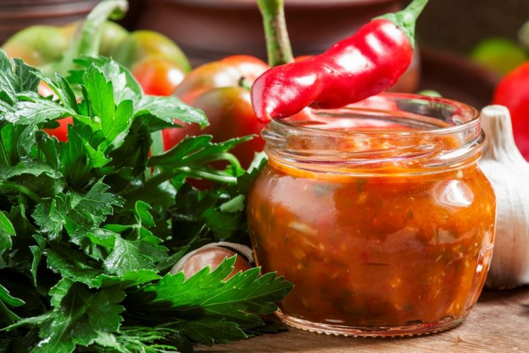 Соус из помидоров, сельдерея, болгарского и острого перца