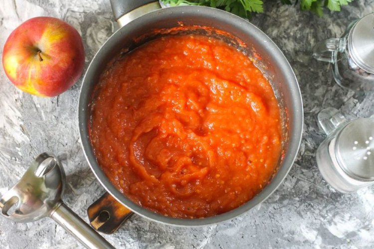 Соус из помидоров с яблоками и чесноком на зиму