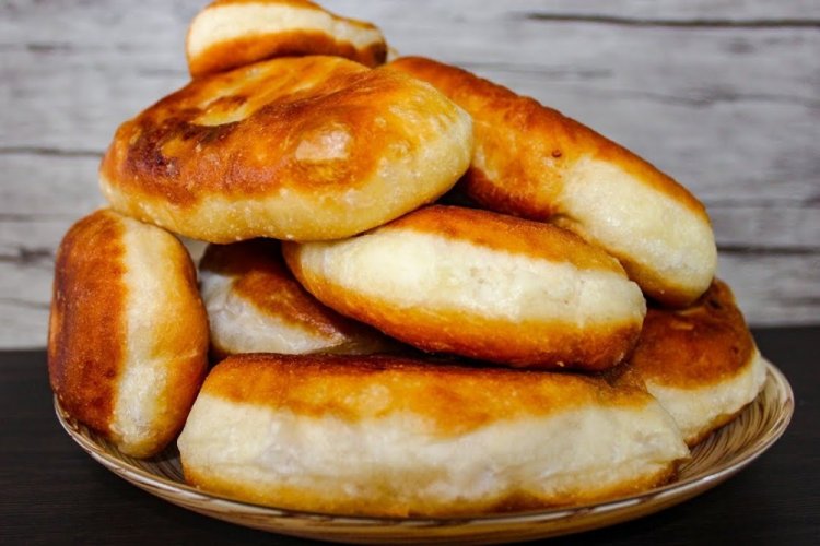 Жареные пирожки с малиной на кефире