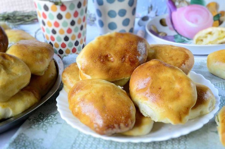 Постные пирожки с малиной