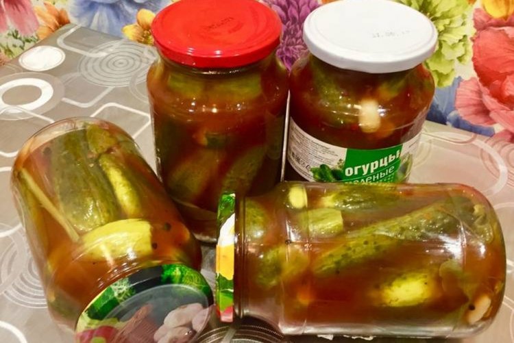 Огурцы с зеленью в соусе чили