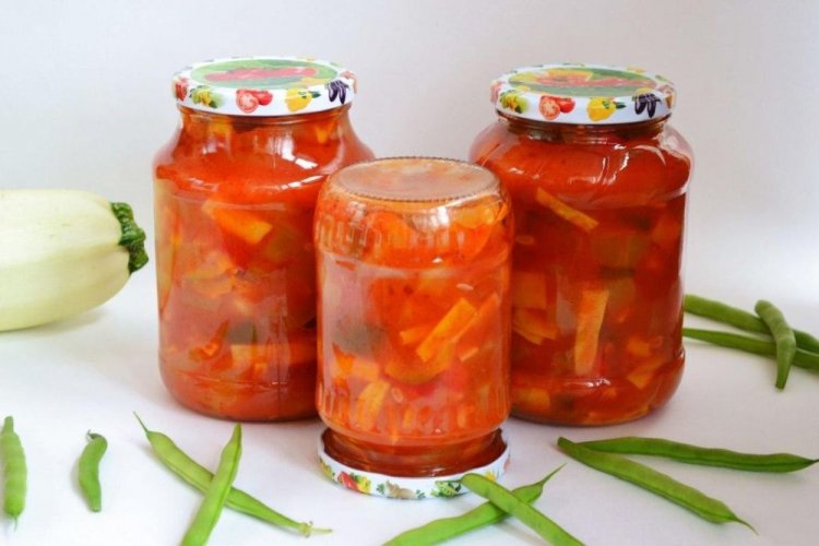 Лечо из кабачков и огурцов со стручковой фасолью