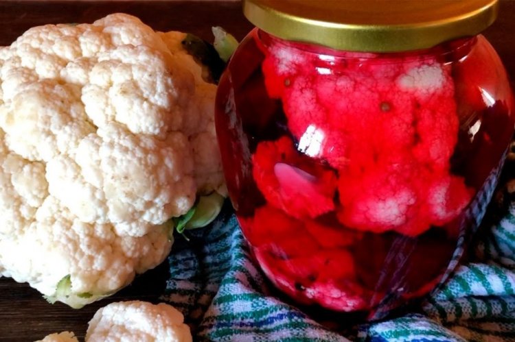 Маринованная цветная капуста со свеклой на зиму