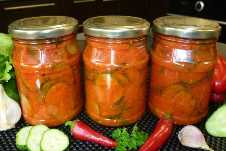 Огурцы в остром томатном соусе на зиму
