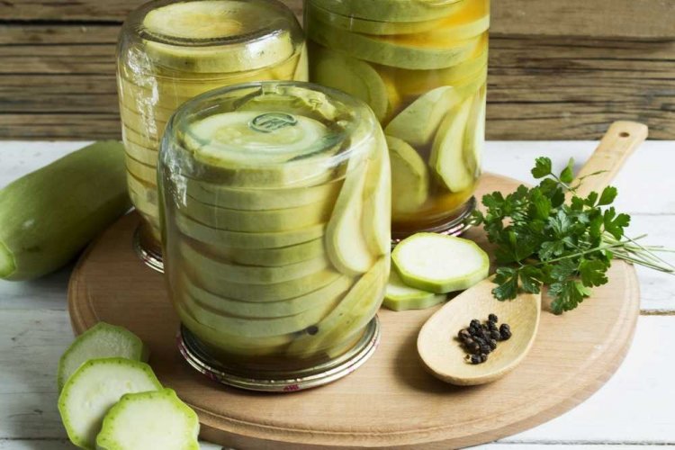 Соленые кабачки с хреном на зиму