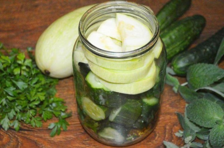Соленые кабачки с огурцами на зиму