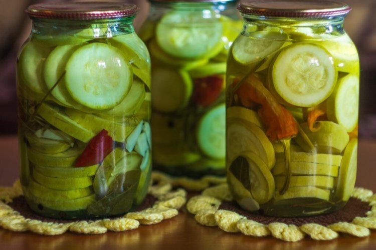 Соленые кабачки с острым перцем на зиму