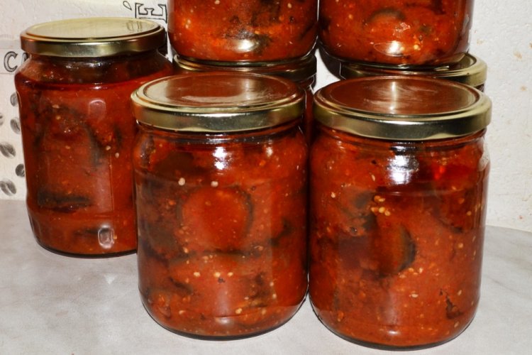 Баклажаны в аджике с яблочным уксусом