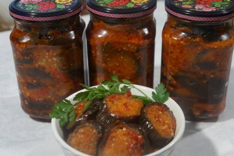 Баклажаны с зеленью в аджике