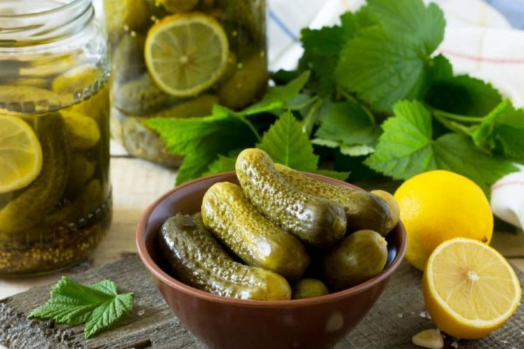 Огурцы с лимонами «Пальчики оближешь»