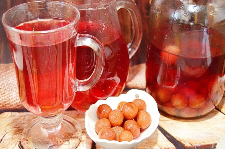 Компот из базилика с вишней